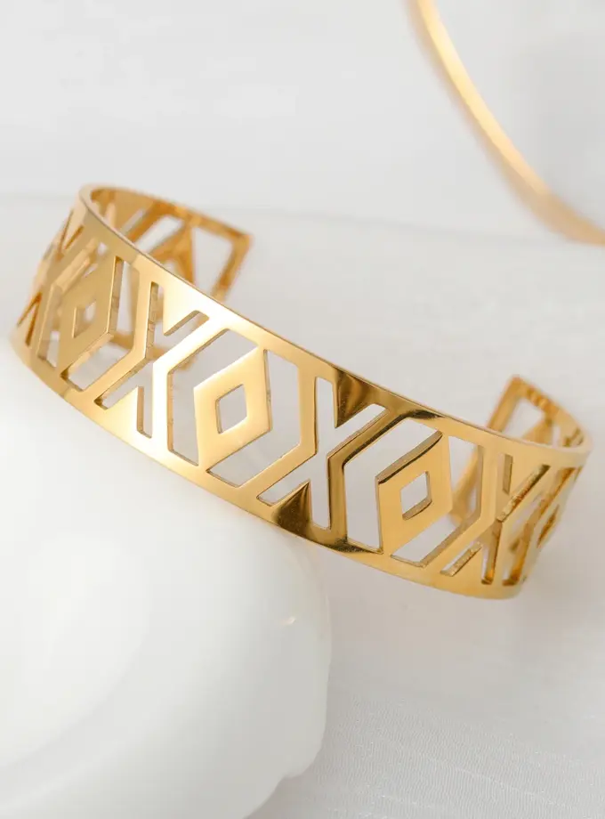 Premium XOXO Stainless Steel Bracelet - Timeless Symbol of Love & Connection